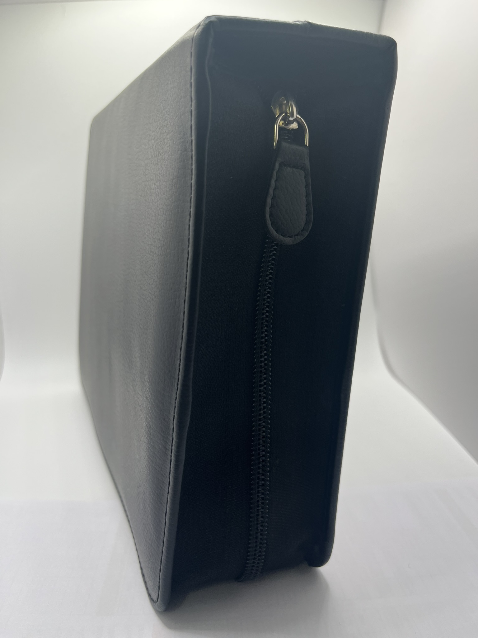 Etui für 40 Bachblüten 20ml Nelson aus feinem, schwarzen Rindleder